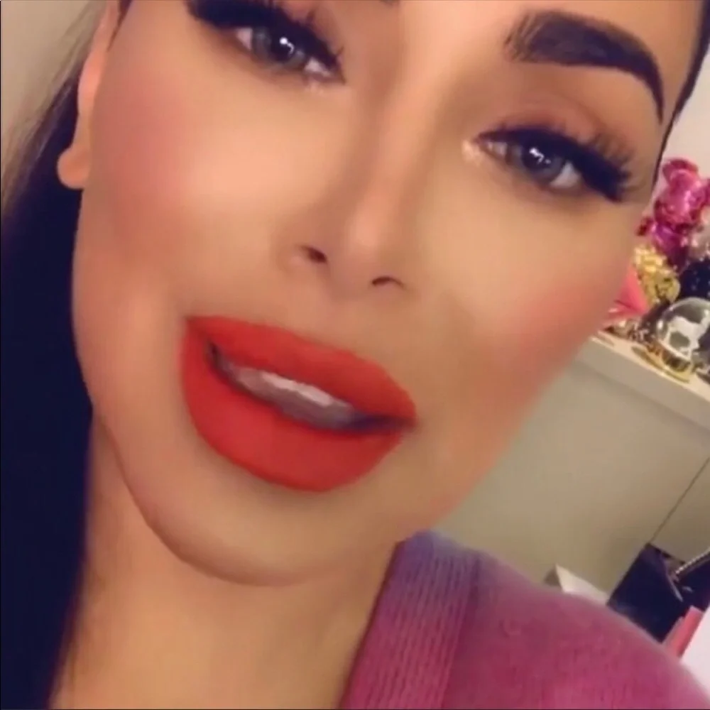 Huda liquid matte in alluring